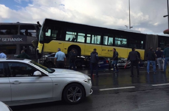11 injured in metrobus accident in Istanbul - PHOTOS, VIDEO, UPDATED